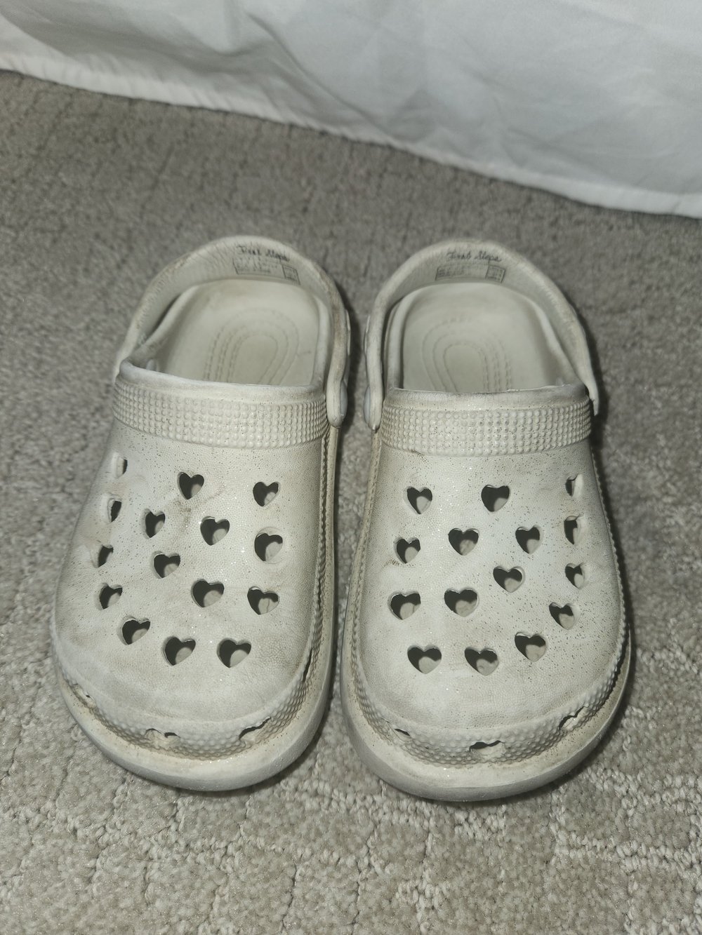 Kids White Heart-Detail Slip-On Sandals